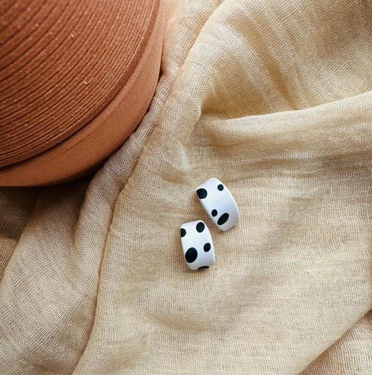HUGGIE studs in DOTS